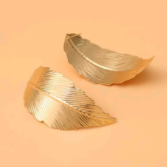 Zara curvy leaf earrings - Picture 3 of 6